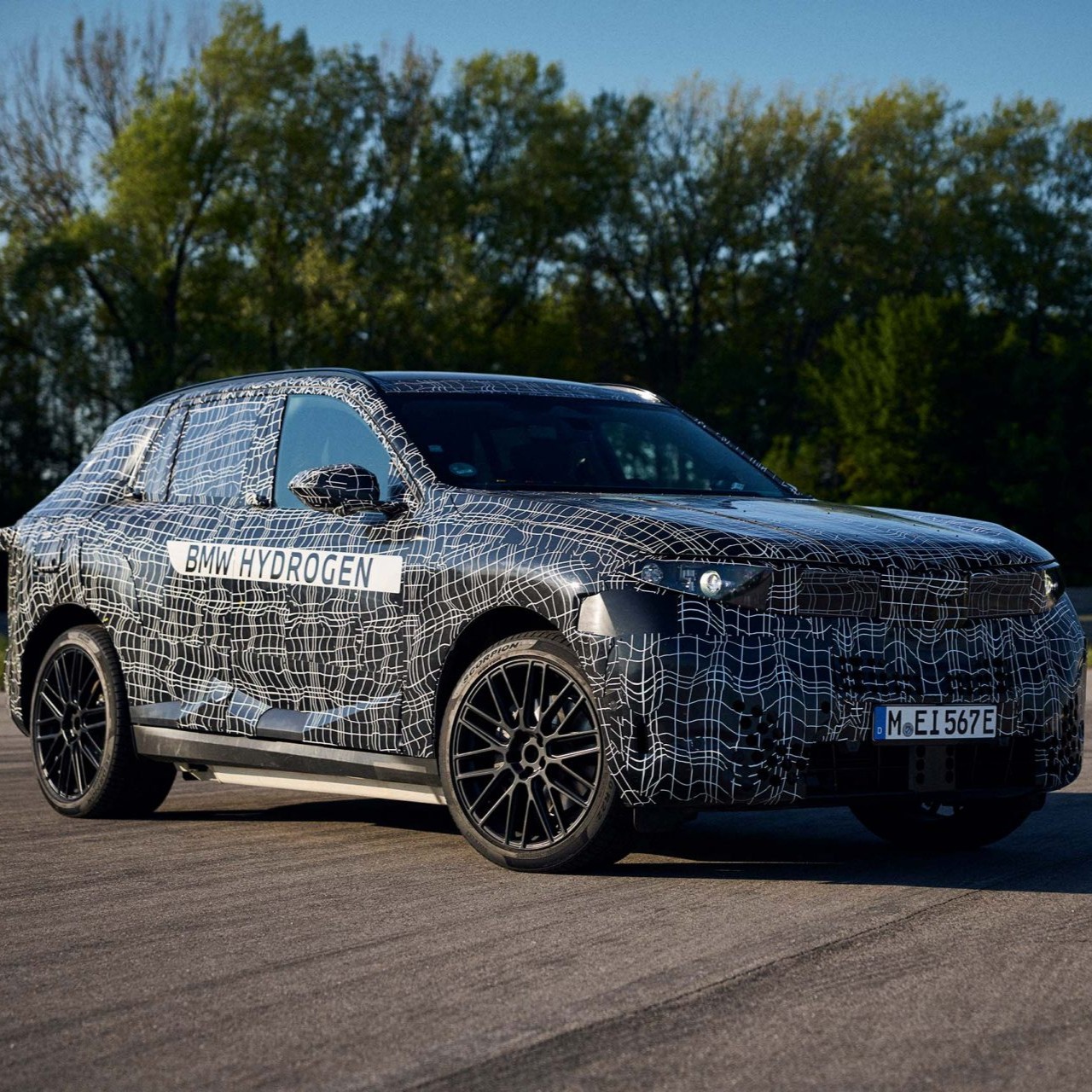 BMW İX5 yeni hidrojen tank sistemini duyurdu.